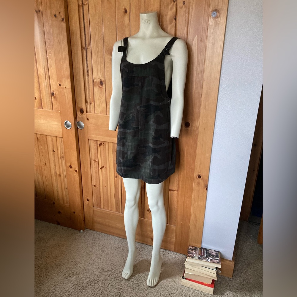 Women’s RVCA camo dress size med super cute adjustable straps over shoulder